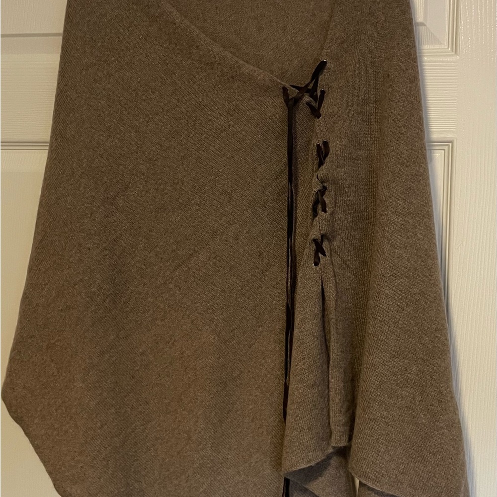 27 Miles Malibu, Beautiful Cashmere Poncho Wrap! Super stylish and cozy! - Picture 6 of 7